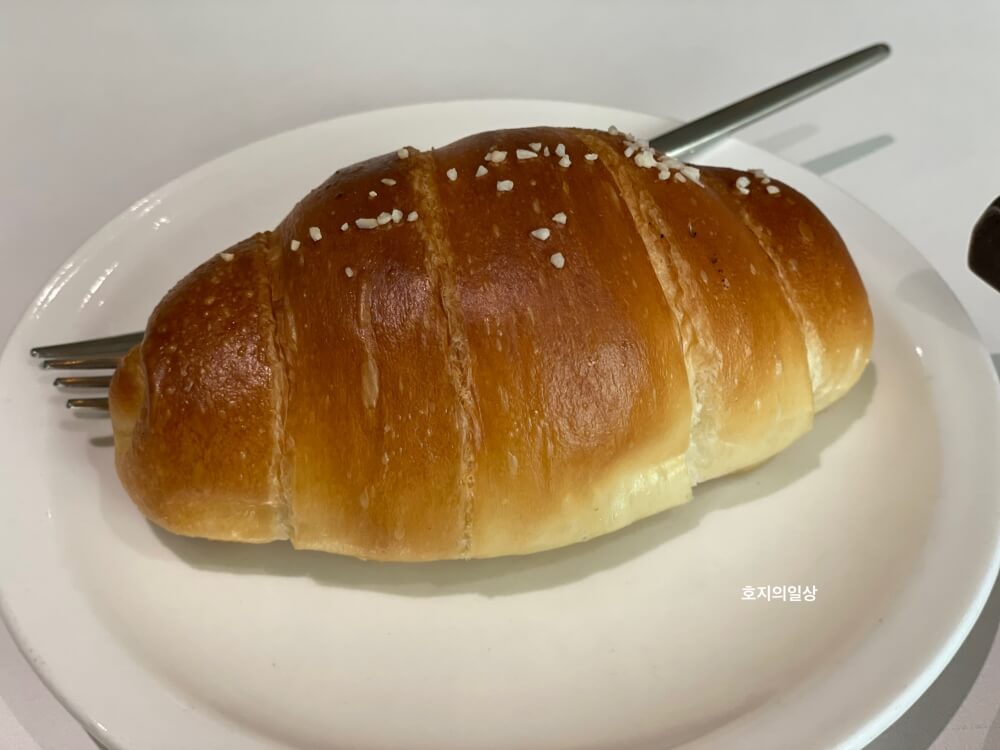 동탄 베이커리 카페 아스타나 - 소금빵