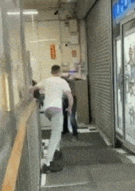  아일랜드에서 동양할배에게 행패부리던 백인 청년의 끝