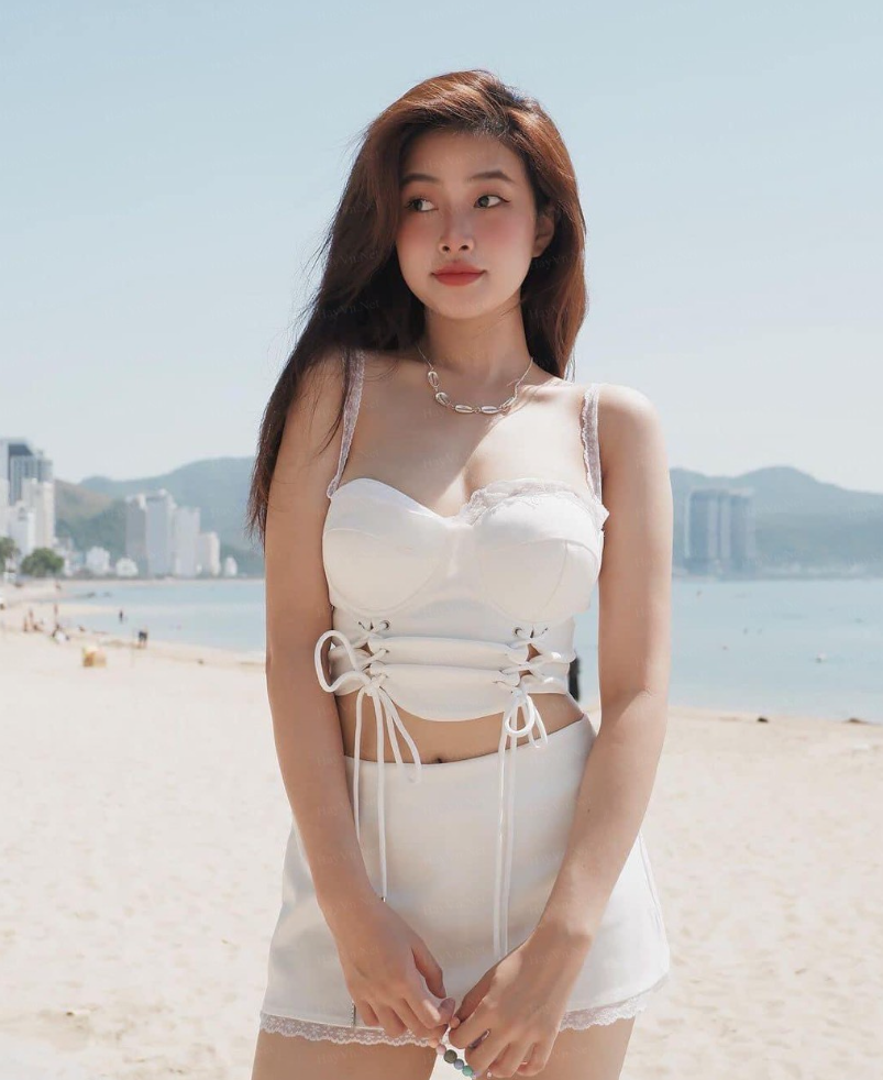 동남아 바닷가 여자 사진