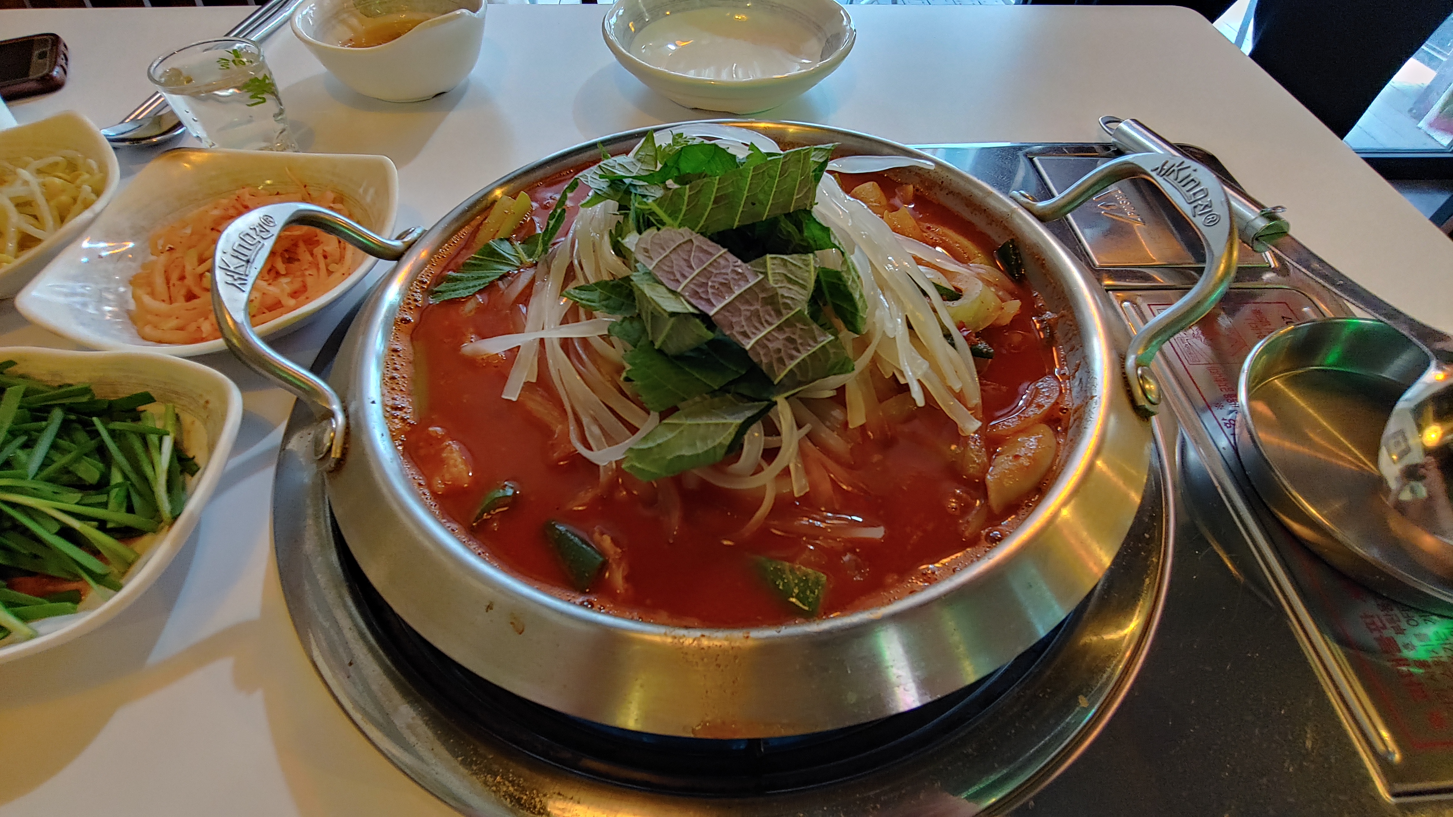  굵직한 곱창 알이 살아있는 송리단길 곱창전골 평화곱창