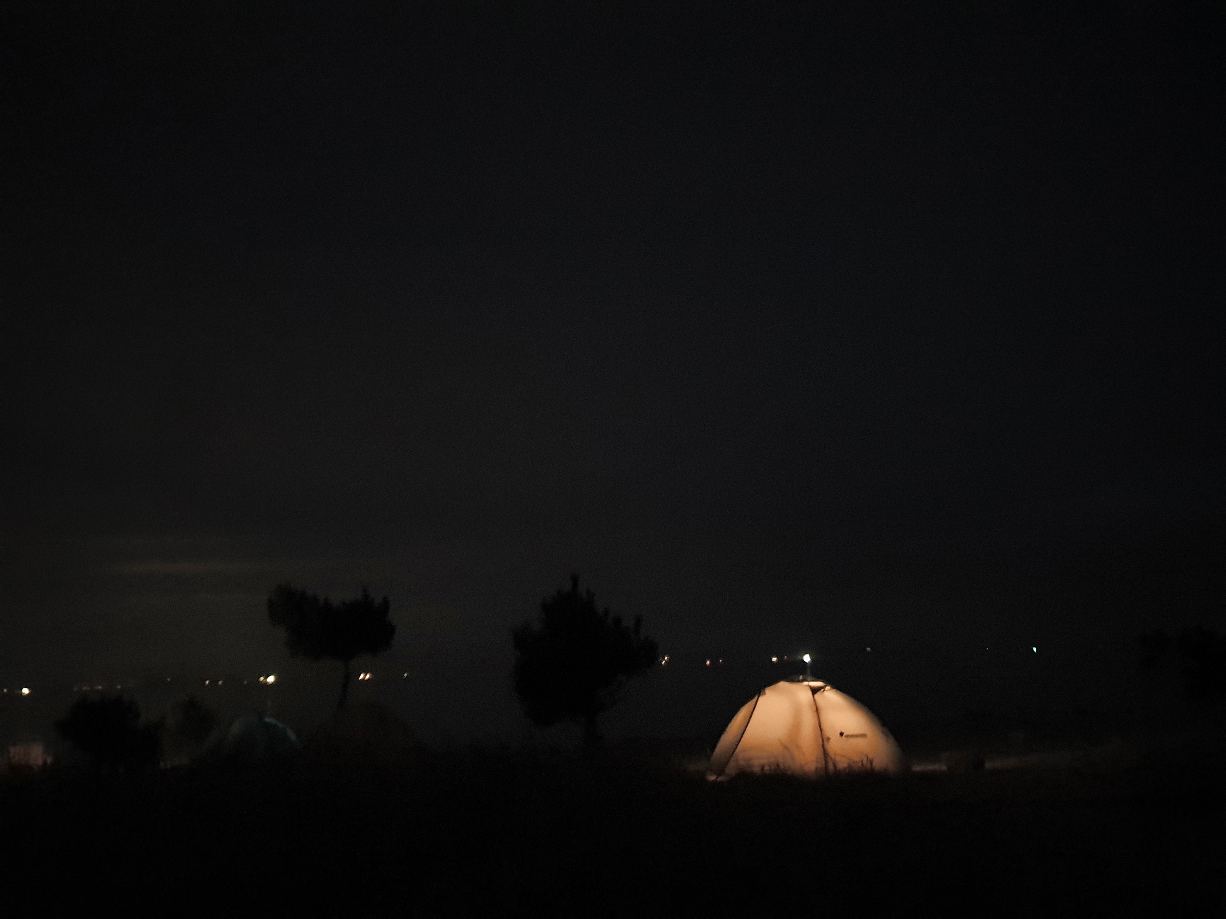 야간-텐트-불빛