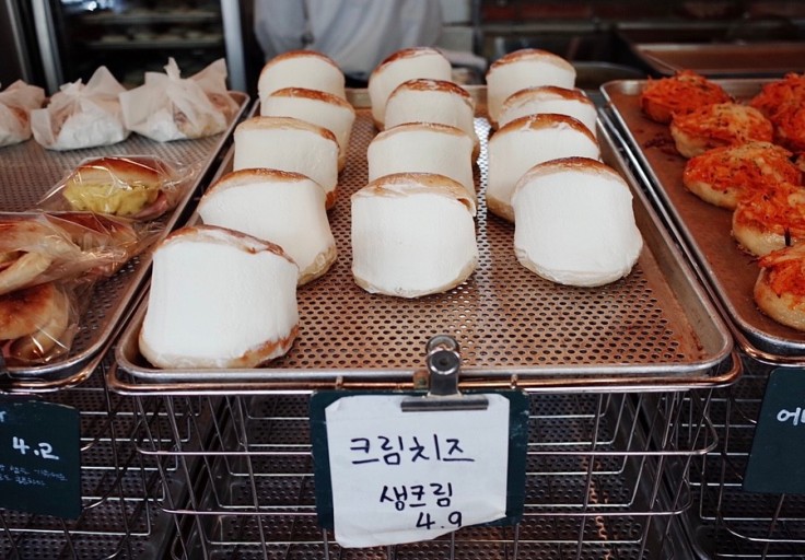 9Elephant Bagel의 대표 베이글) 휘핑크림 베이글