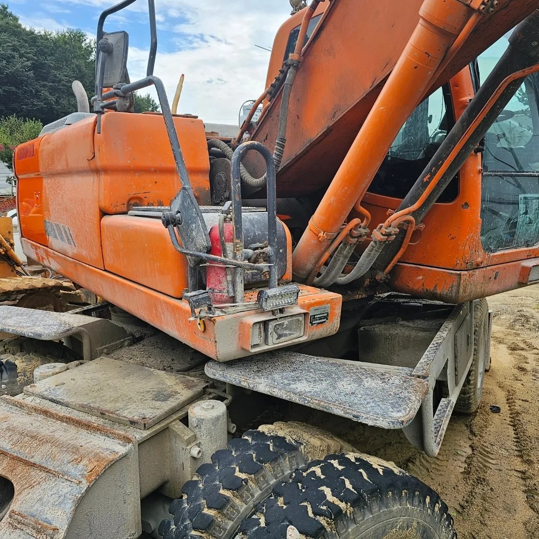  두산 DX210W 2010년식 4400만원 판매합니다.