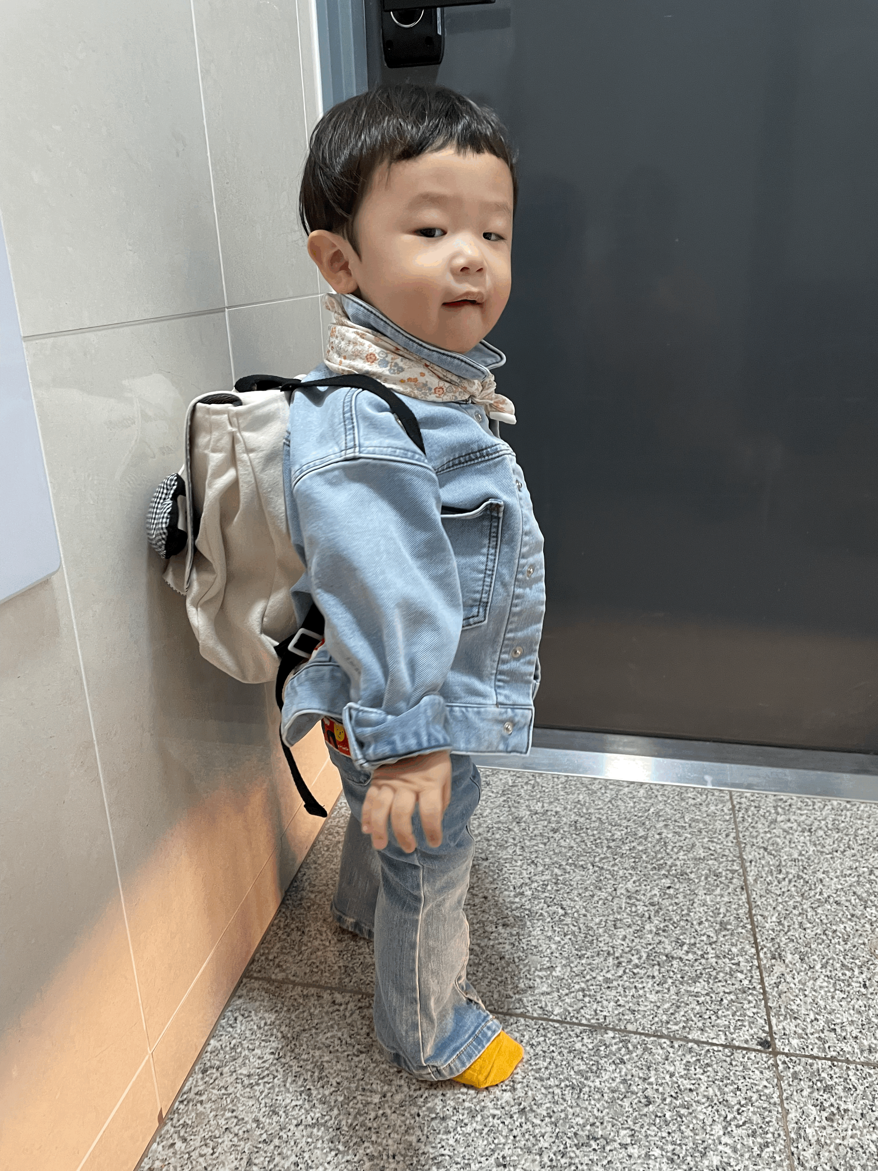  2022.03.30 | 25개월 아기 어린이집 등원 룩 청자켓 부츠컷 청바지 노랭이 양말