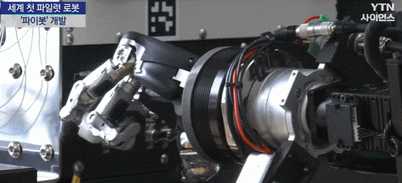 카이스트 , 세계 최초 휴머노이드 파일럿 개발 VIDEO: World-first robot pilot developed by Korean research team