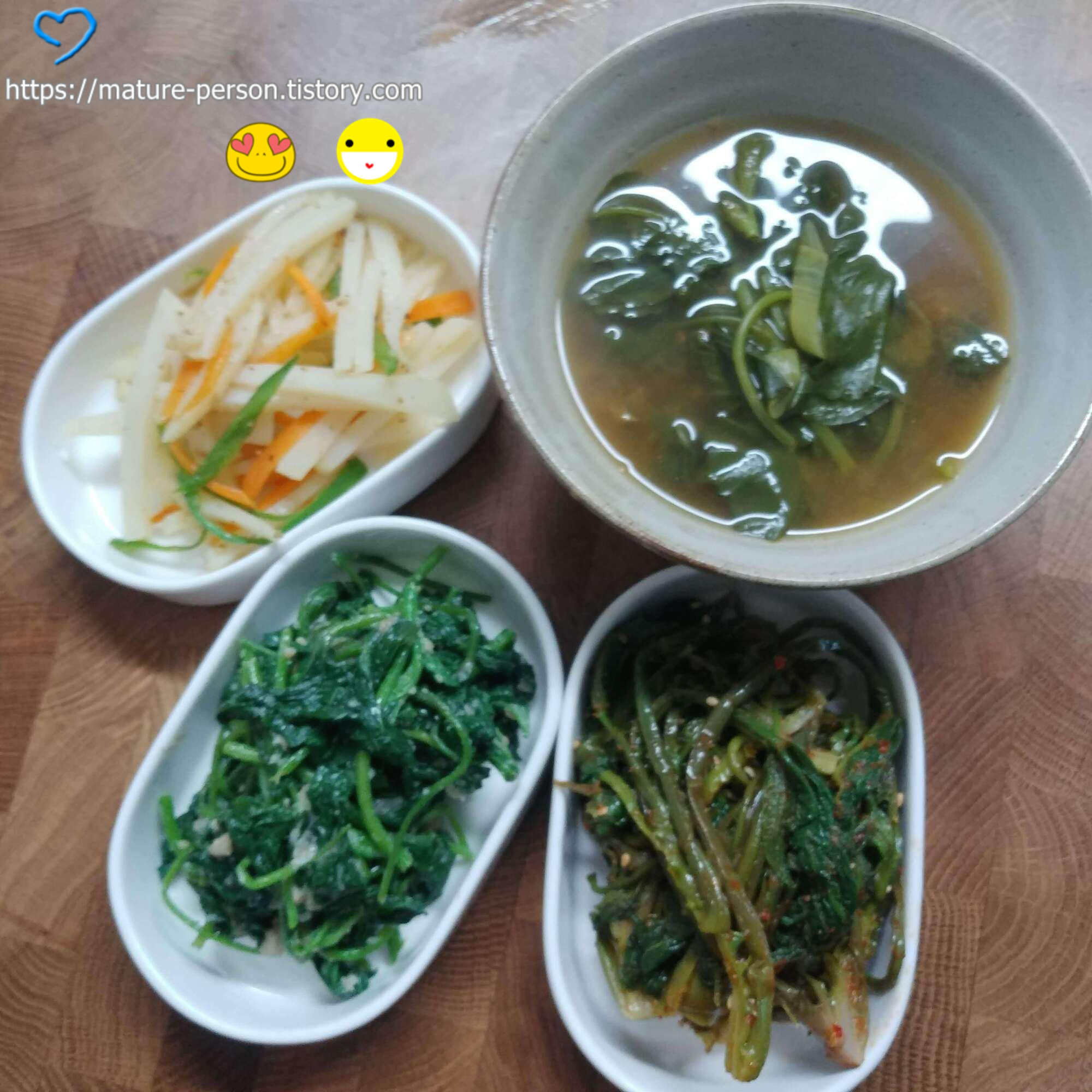  건강한 상차림 --  두릅무침, 감자채볶음, 아욱국, 아욱무침