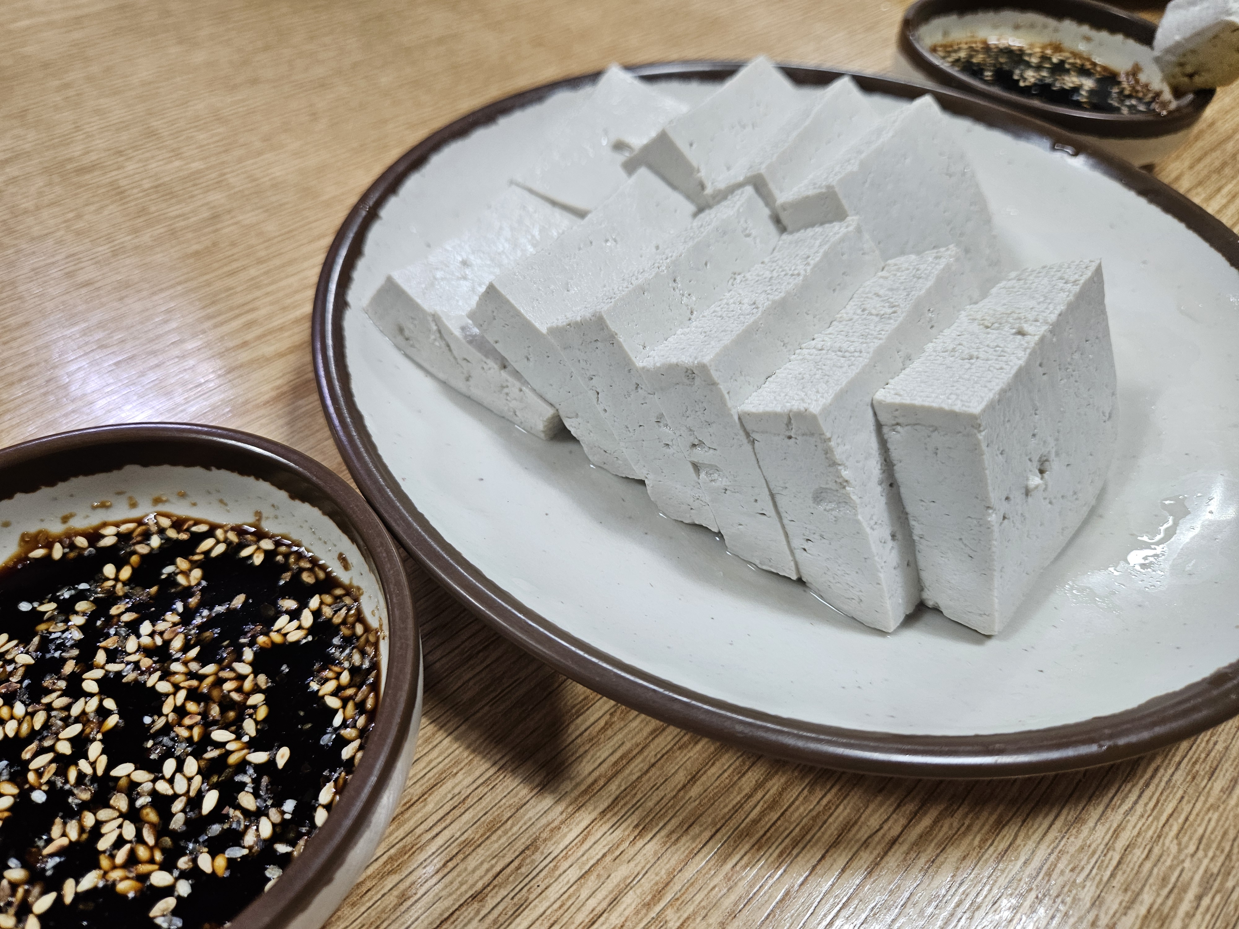 Hwangtotgoldubumaeul (황톳골두부마을) 1