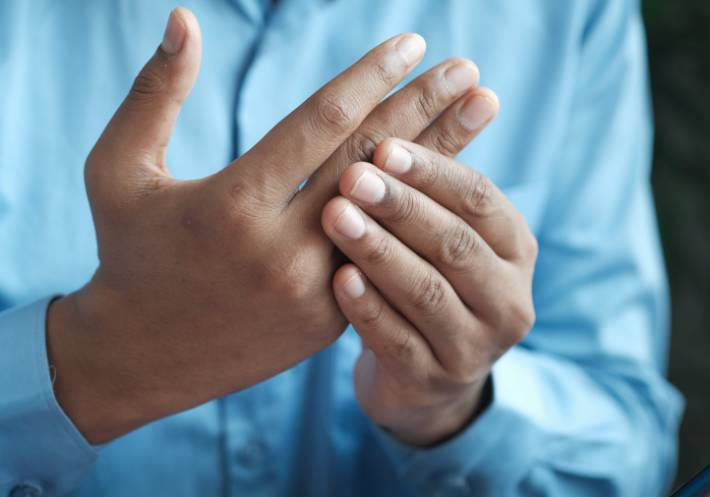 손가락통증으로 인한 정신병의 위험과 대처 방법