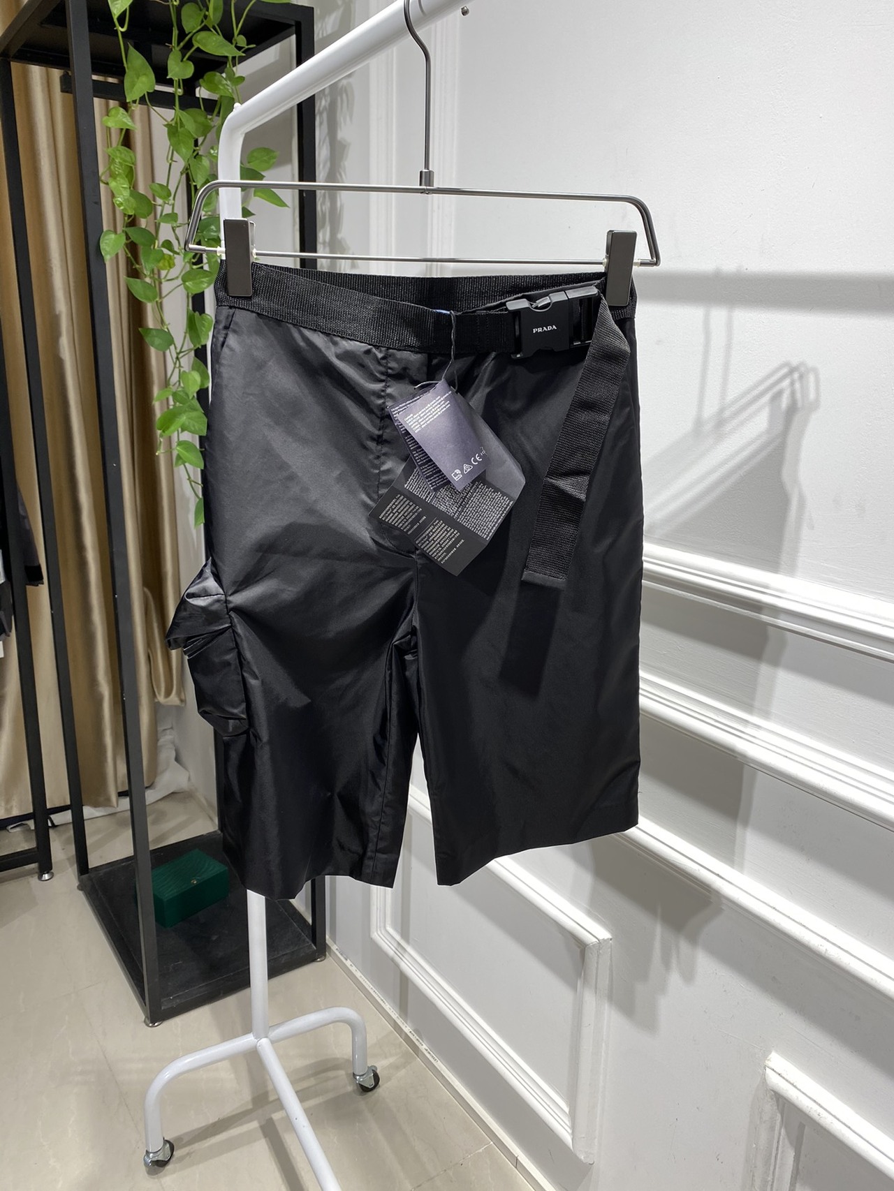  [PRADA] 프라다 나일론 벨티드 카고 쇼츠 반바지