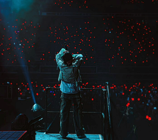 콘서트 중인 bts 슈가