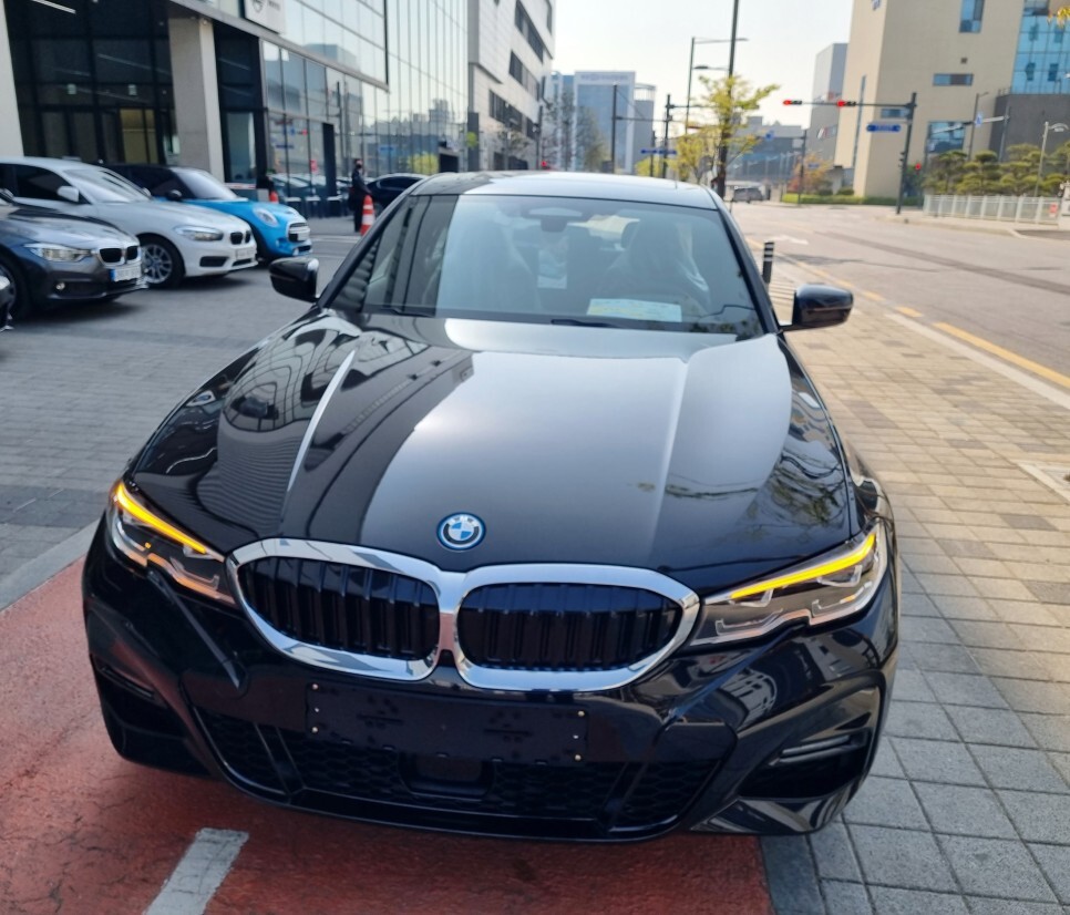  BMW 320E 3시리즈 플러그인 하이브리드 실물 및 재원 가격