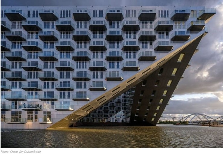 물위에 떠 있는 플로팅 아파트를 설계한 건축가들 VIDEO: Sluishuis Amsterdam