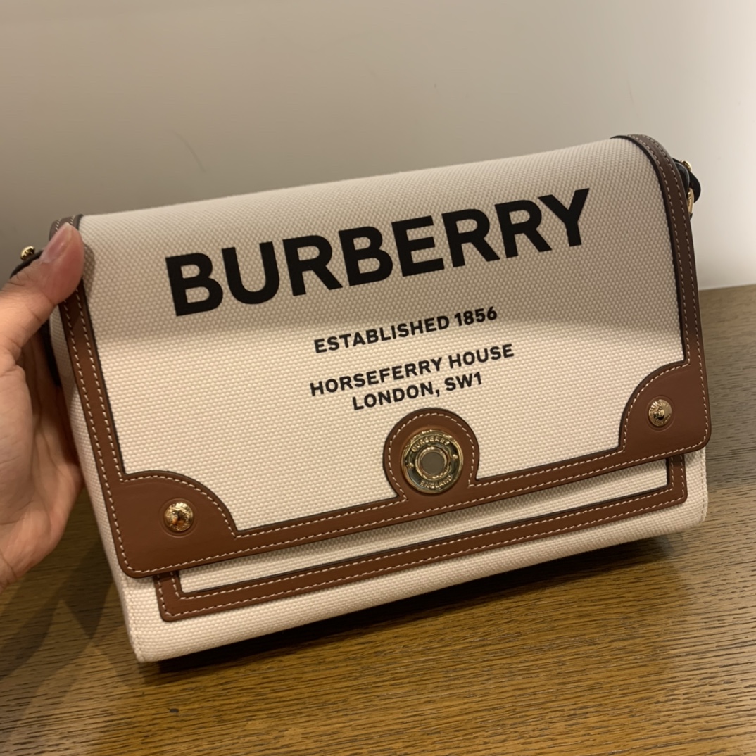  [BURBERRY] 버버리 호스페리 프린트 캔버스 노트 크로스바디백 80302491