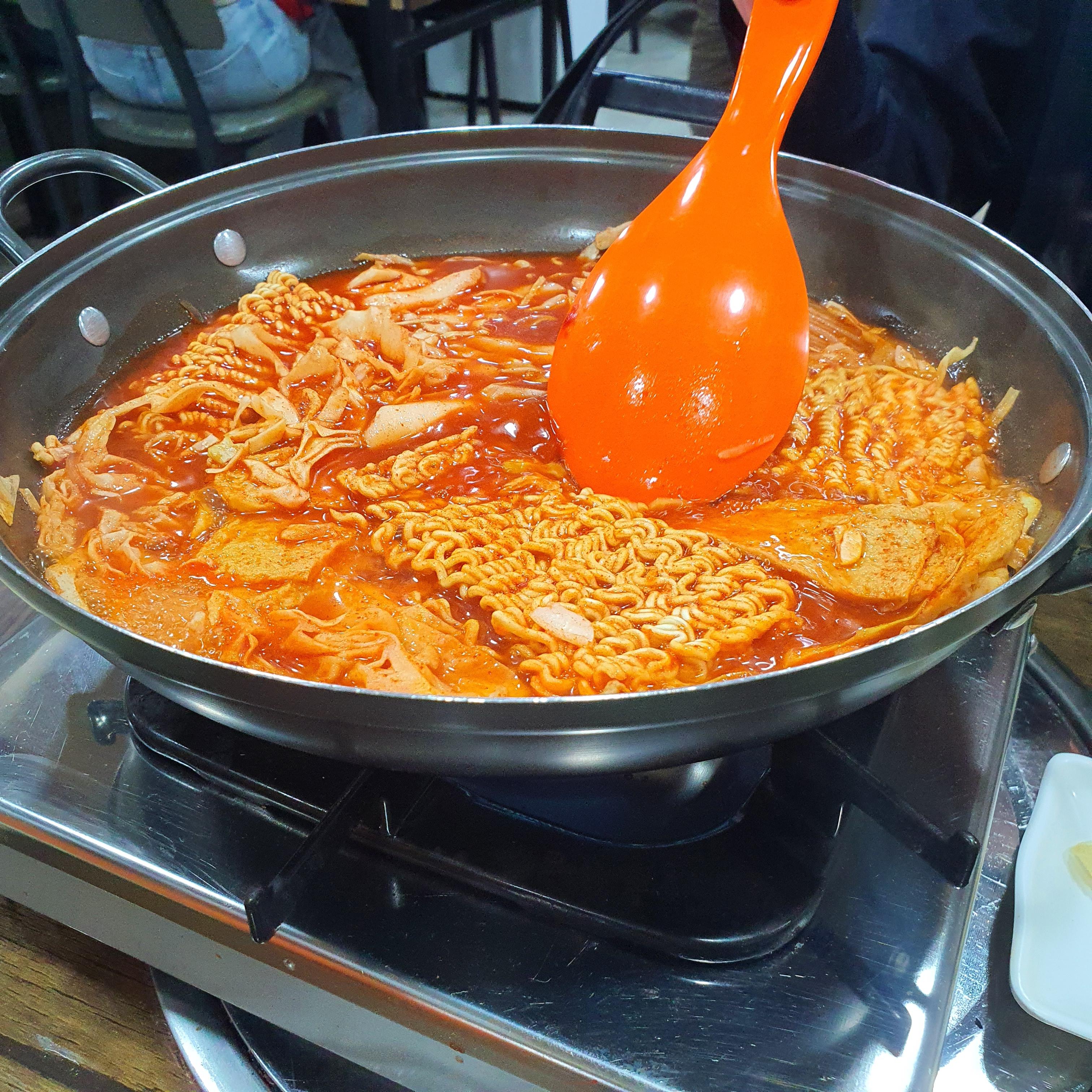  대구 노포 즉석떡볶이 '동성로 떡볶이' y2k 감성, 매우 친절하고 가성비, 대구 즉떡 맛집 추천, 내돈내산