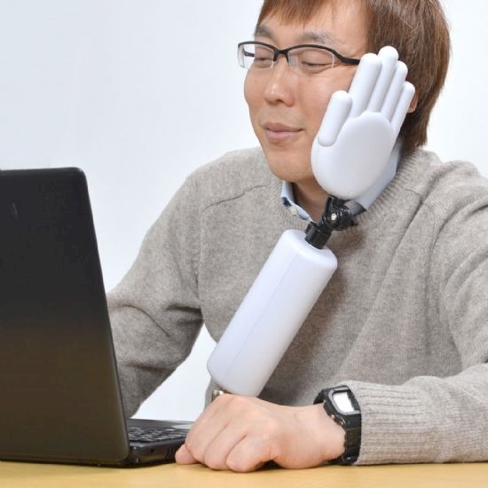  일본의 직장인과 학생들 전용 필수 아이템 4만원 짜리 아이디어 상품 팔 턱받침(Chin Rest Arm)