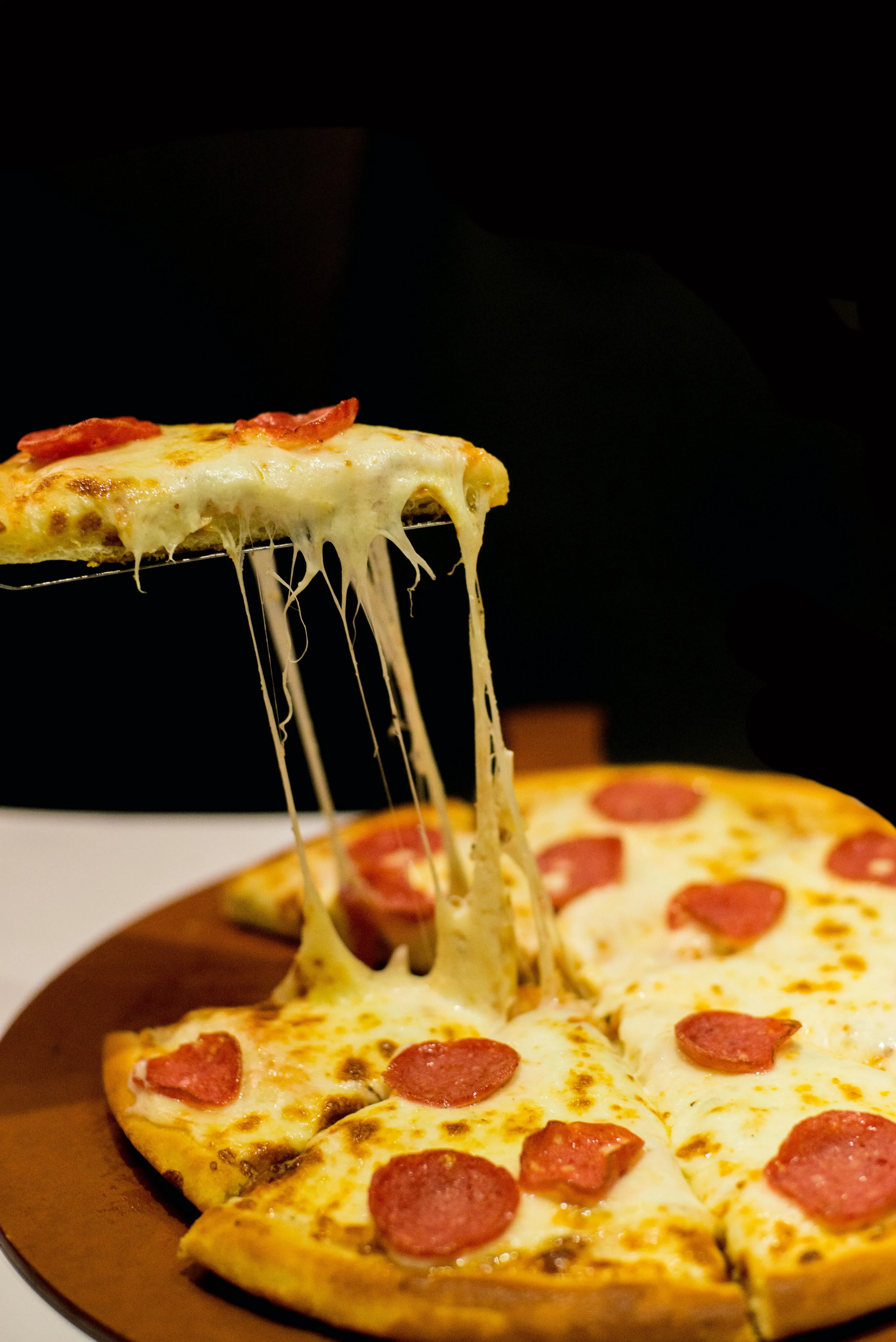 피자 치즈가 늘어나는 사진