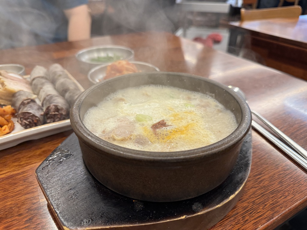 교대역 직장인 점심 맛집 담미온 점심메뉴 - 수육국밥