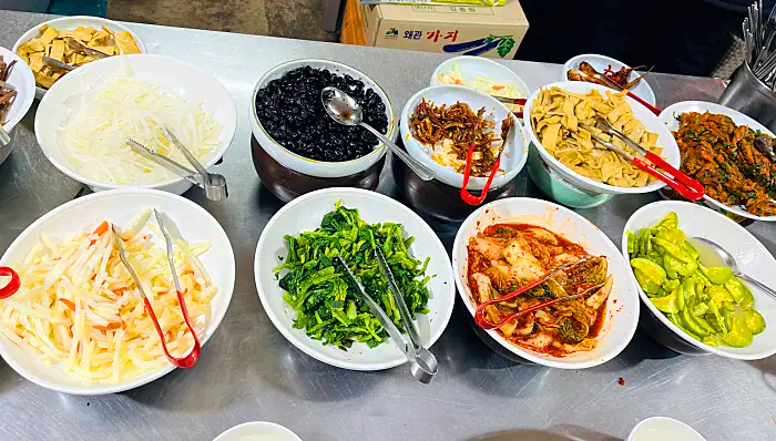 성주보리밥 부페음식들
