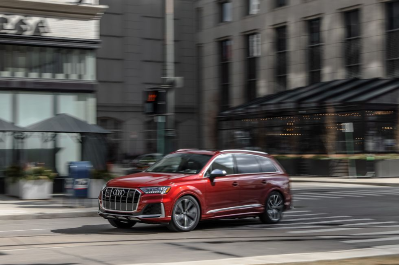  아우디 SQ7 TFSI 고성능 대형 SUV의 진수