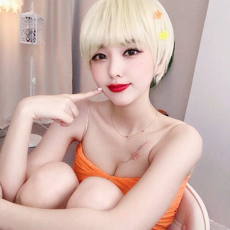  가터벨트 타투가 섹시한 bj츄정 몸매