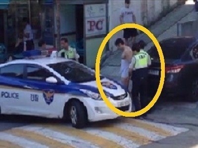  줄리엔강 주사 알콜쓰레기 사건과 컬링 비하 논란(체포 사진)