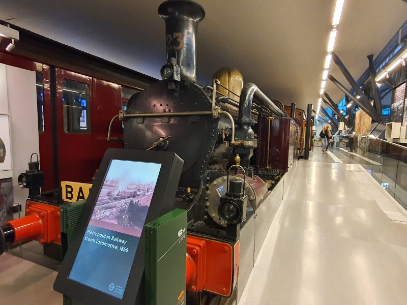 런던-교통박물관-증기기관차