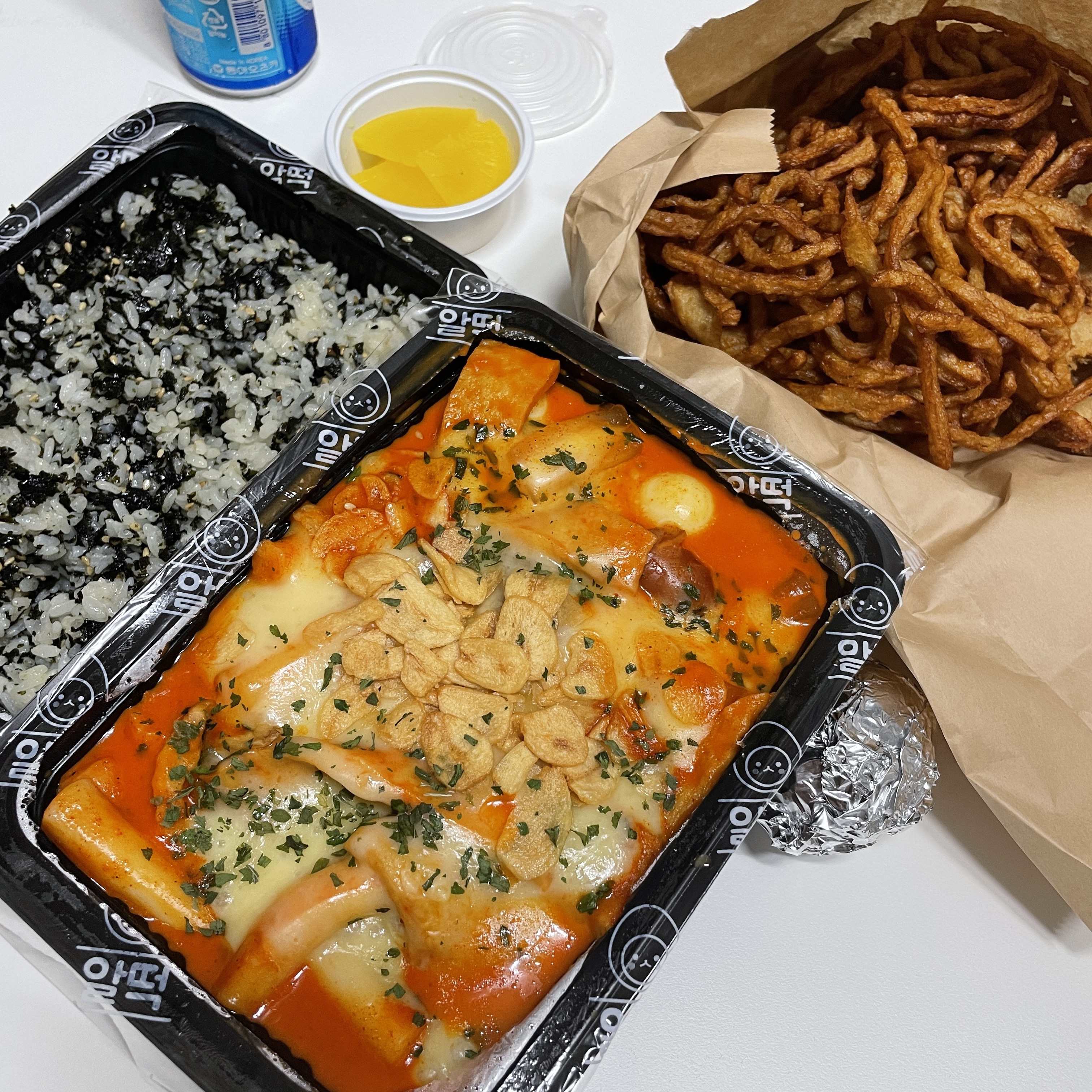  요즘 대세 로제떡볶이 | 알찬떡볶이 로제 분모자, 어묵채 튀김 존맛 (떡볶이 중독자의 추천 리뷰)