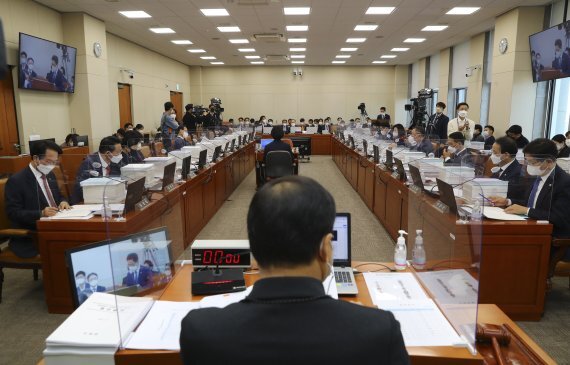  [속보] 조건부 금투세 2년 유예 적극 검토