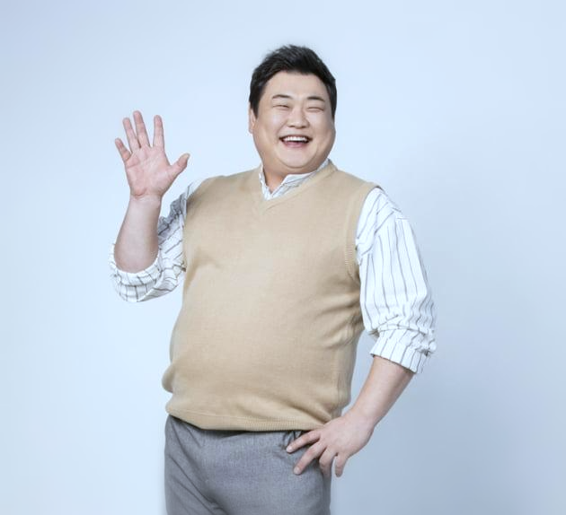 손을-흔들고있는-김준현 