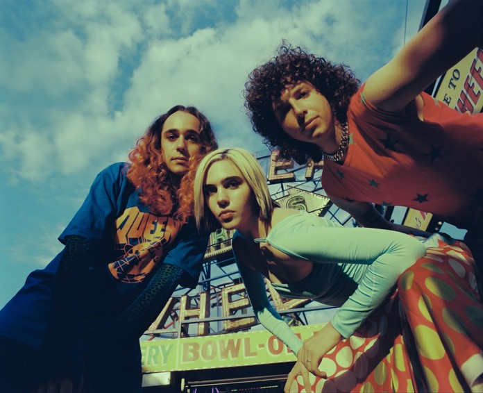  Sunflower Bean, 'In Flight' 음악 영상