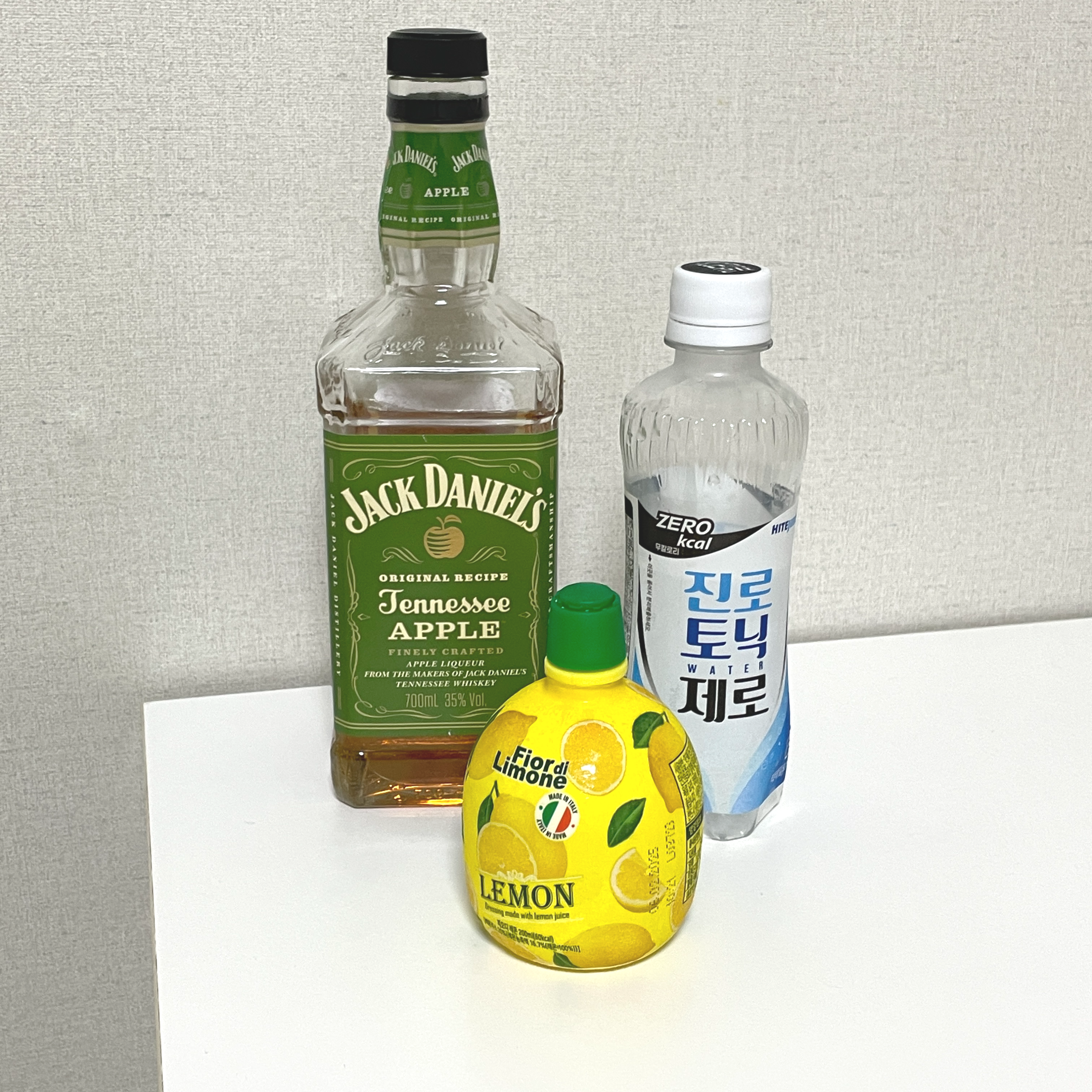잭다니엘 애플&#44; 토닉워터&#44; 레몬즙