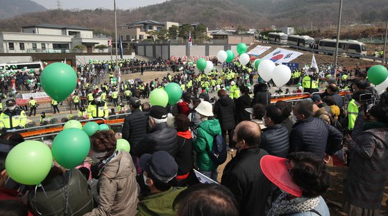  대구 사저로 돌아온 '박근혜'-의미심장한 한마디