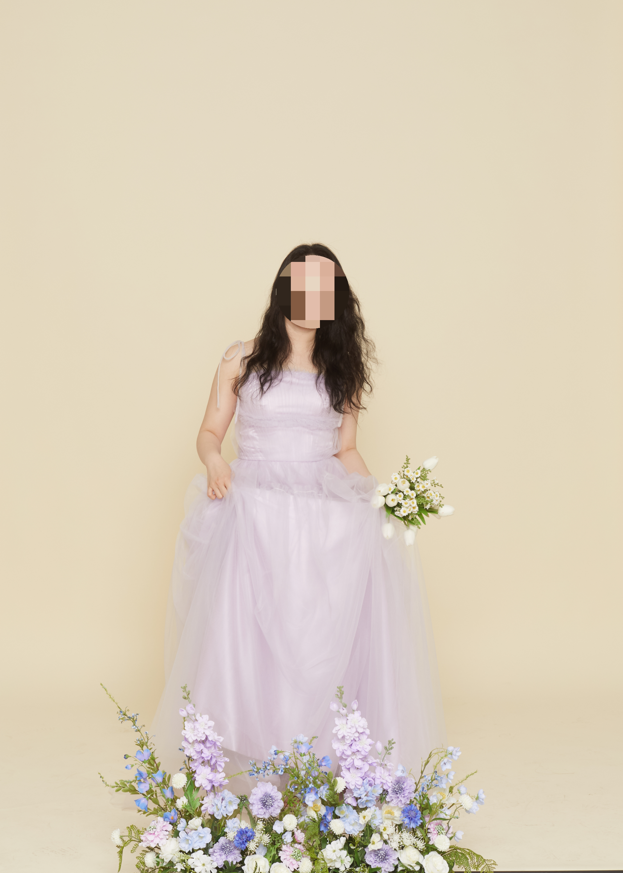 너는 꽃 스튜디오 아이보리 배경지와 연보라 드레스
