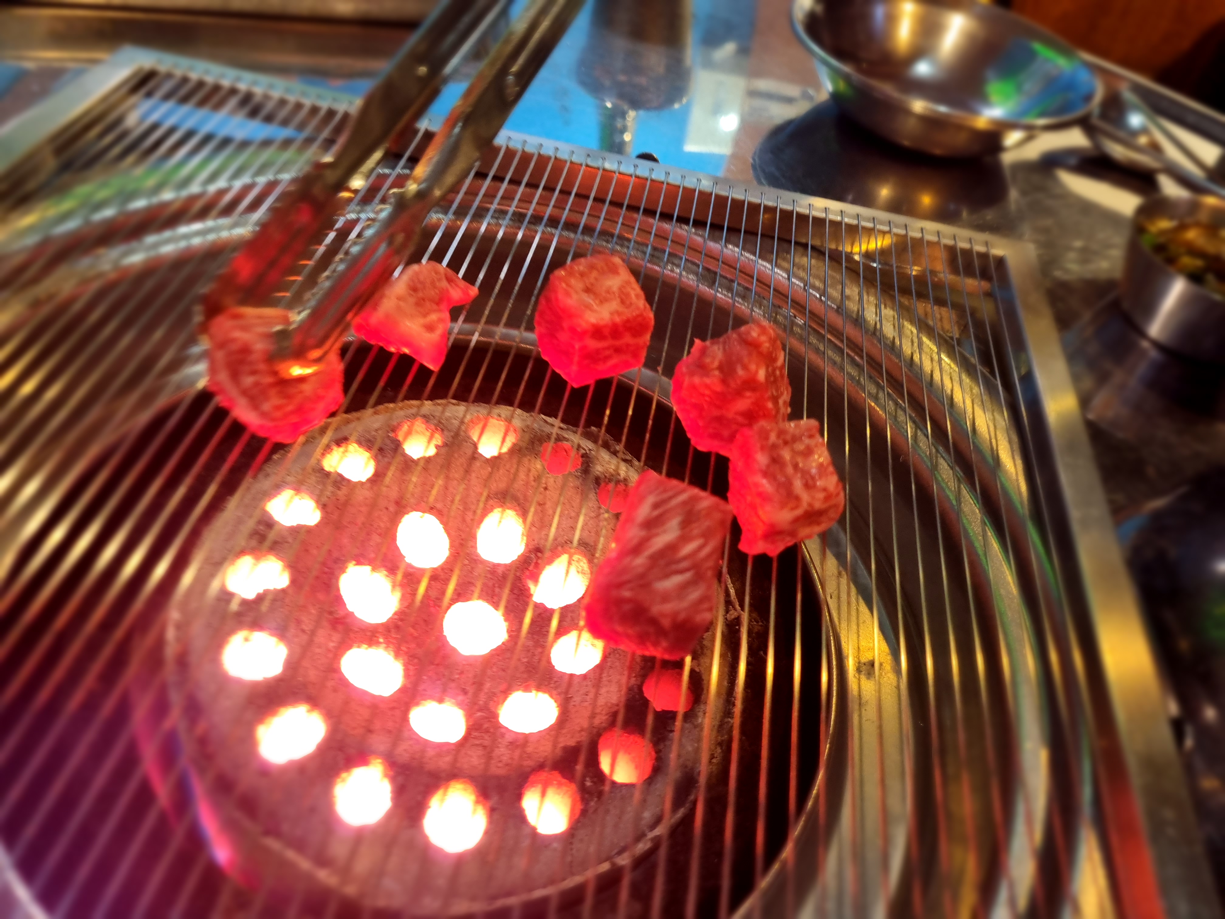  옛감성으로 연탄불에 구워먹는 고깃집 천안두정동 깍뚝연탄구이 꽃살 소고기 내돈리뷰