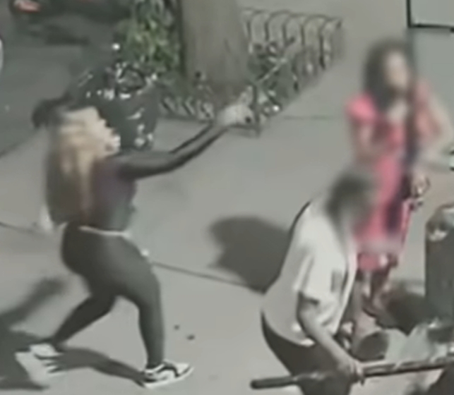  지금도 뉴욕에서는 끔찍한 일들이...VIDEO:Woman Shot Point Blank on Brooklyn Sidewalk ㅣ 2 Teens Chased Down, Killed in NYC Shootings