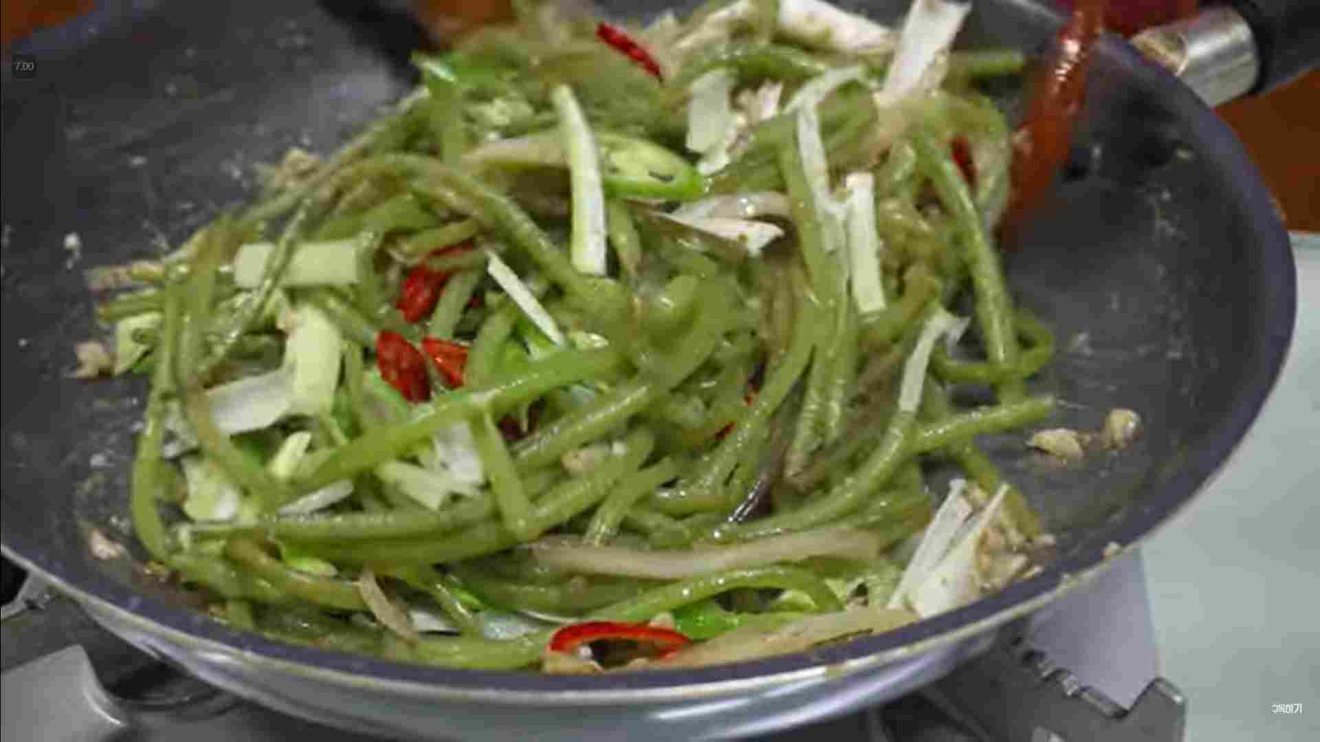 고구마 줄기볶음 황금 레시피 :: 고소하고 맛있게! 고구마 줄기볶음 황금 레시피 :: 고소하고 맛있게!
