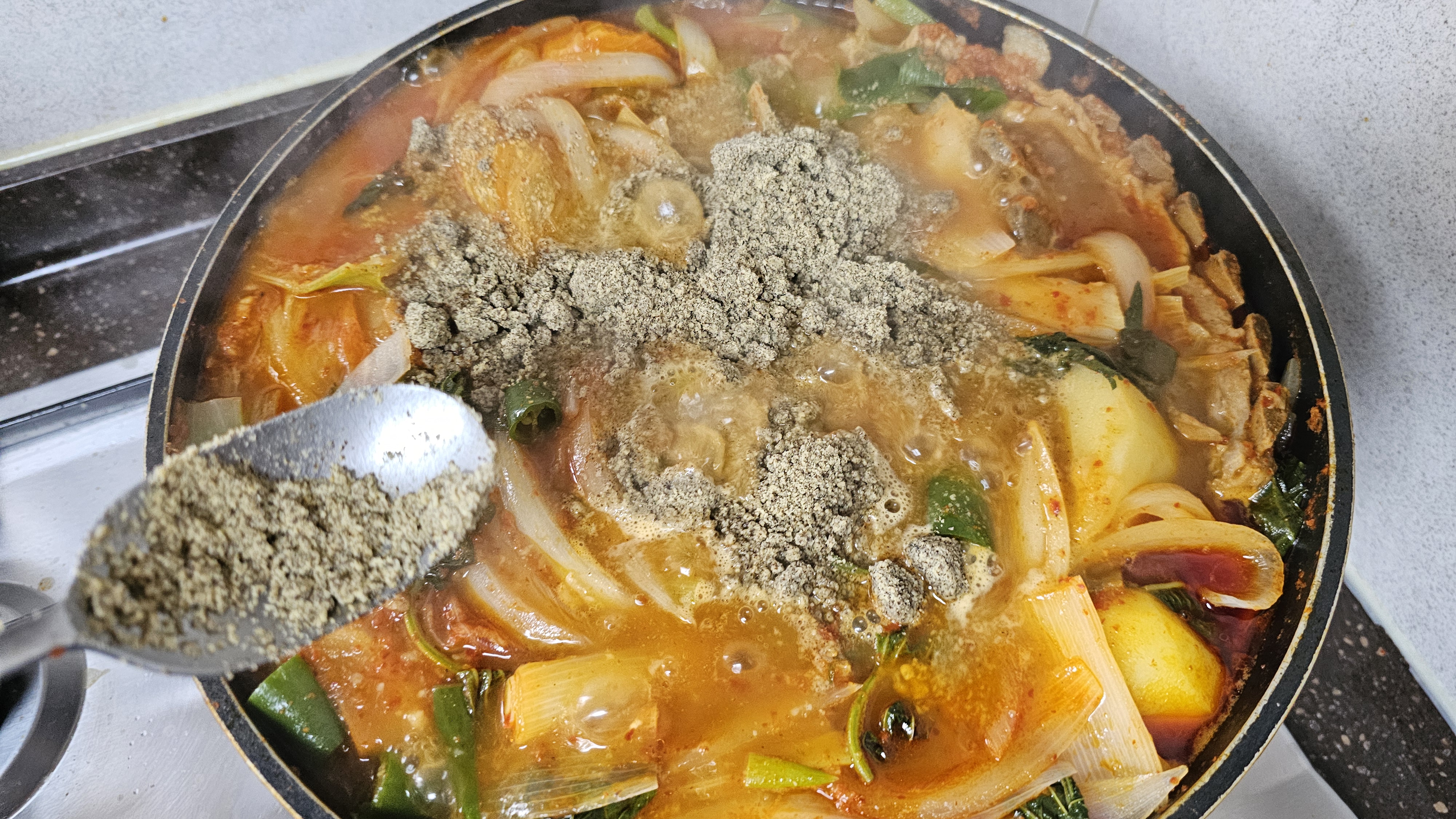 채소들과 들깨로 마무리