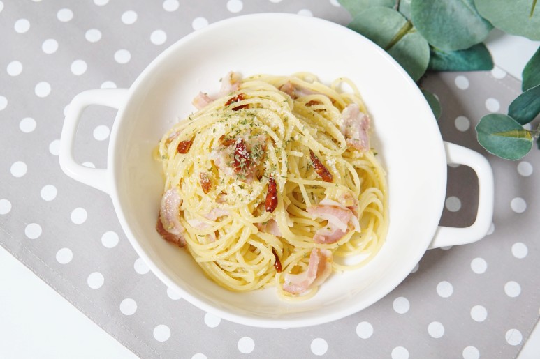 만들기 올리브오일 파스타 종류, 면에 삶은 베이컨을 넣은 알리오올리오 파스타 6