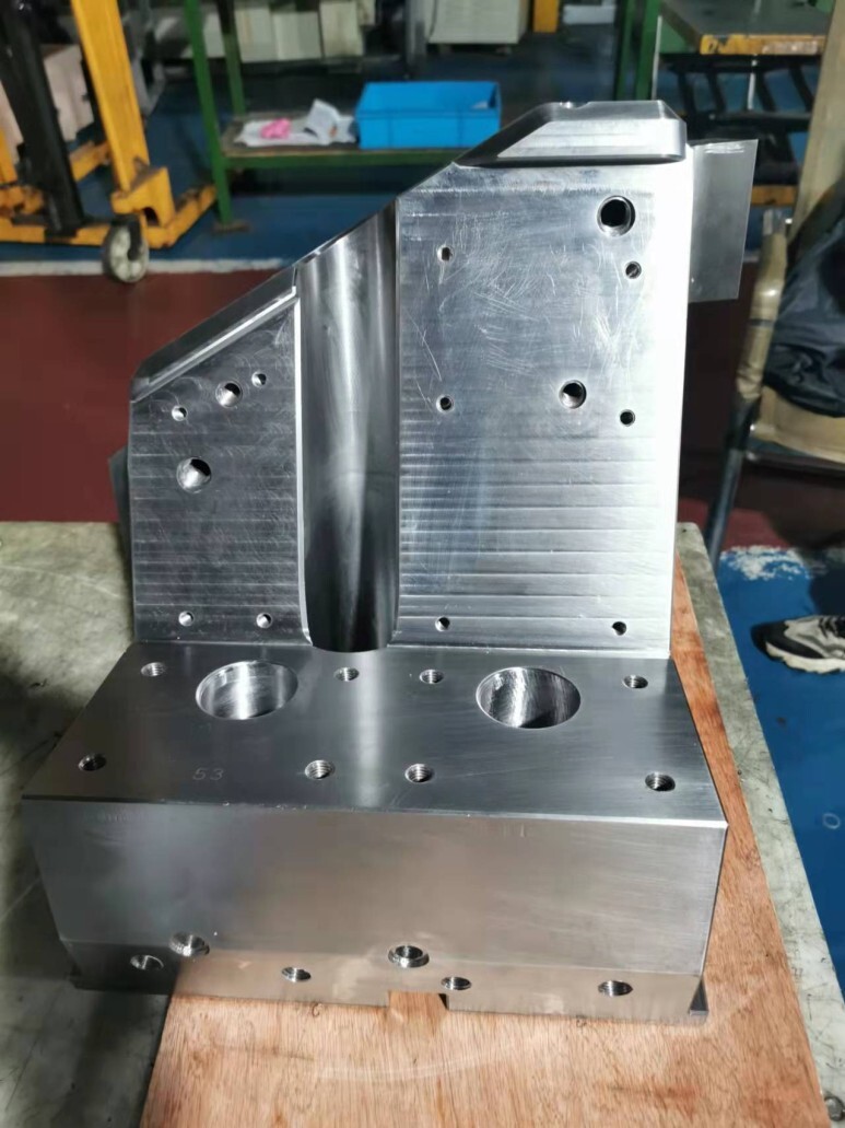  中国で加工した射出金型部品(傾斜コア,スライドコアー,インサートコア)
