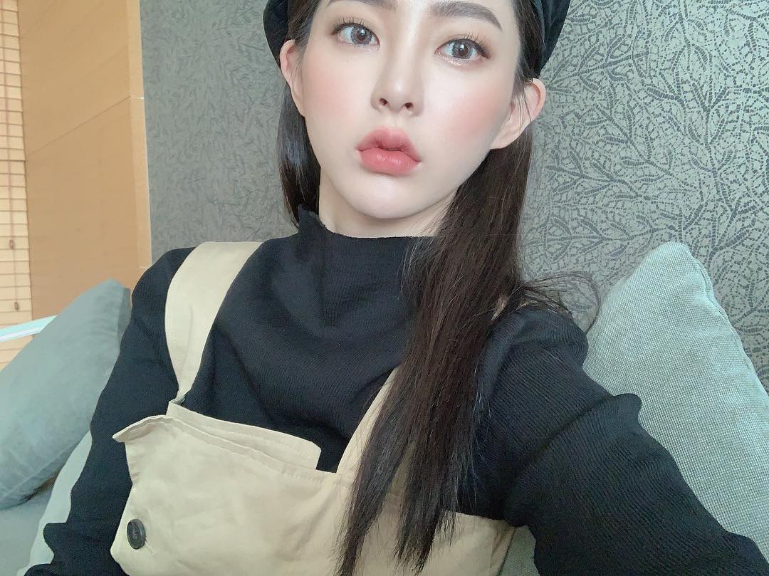 ëŸ¬ë¸Œìºì²˜2 ì†¡ì„¸ë¼ ë‚˜ì´ ì¸ìŠ¤íƒ€ ì§ì—… ê³¼ê±° ì€í–‰ í•™ë ¥ ëª¸ë§¤ íŒ¨ì…˜