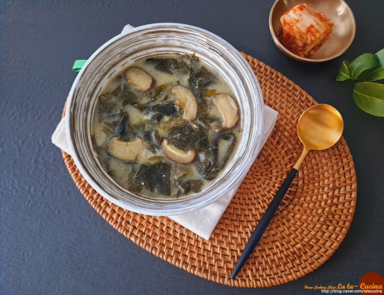 미역국 끓이는 방법 쫄깃~ 표고버섯 들깨미역국 고기없이 10