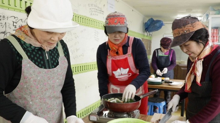 주꾸미밥상을-만든다-초전마을-부녀회