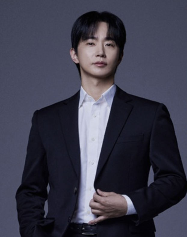 뮤지컬 배우 전호준이 전 연인 A씨로부터 폭행 의혹