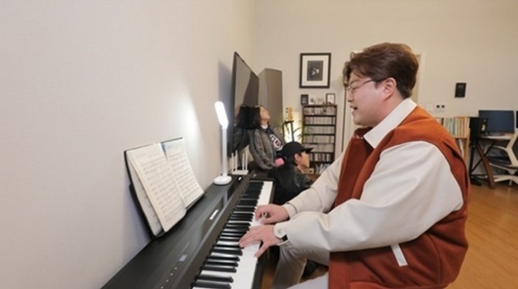 피아노-치는-김호중