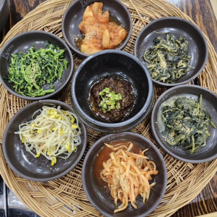 안림동 맛집 보리밥 반찬 사진