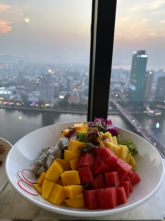 베트남 다낭 맛집 다낭타워 스테이크 하우스 & 루프탑바 Danang tower 다낭타워