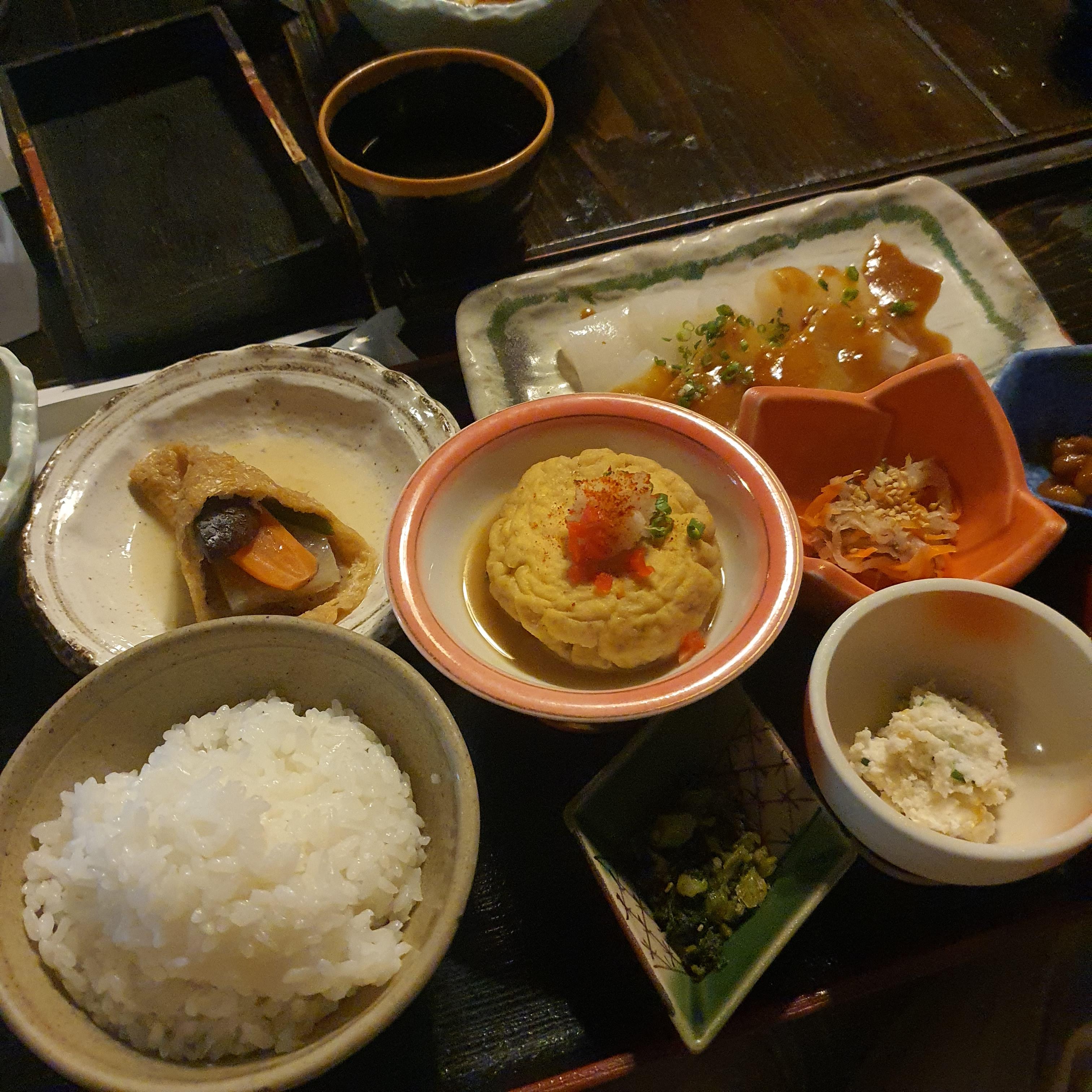  일본 구마모토 쿠로가와 온천마을 두부맛집, 정갈 담백 푸짐한 일본 두부정식 한상, 곤약과 유부 맛도 최고, 아소산 여행