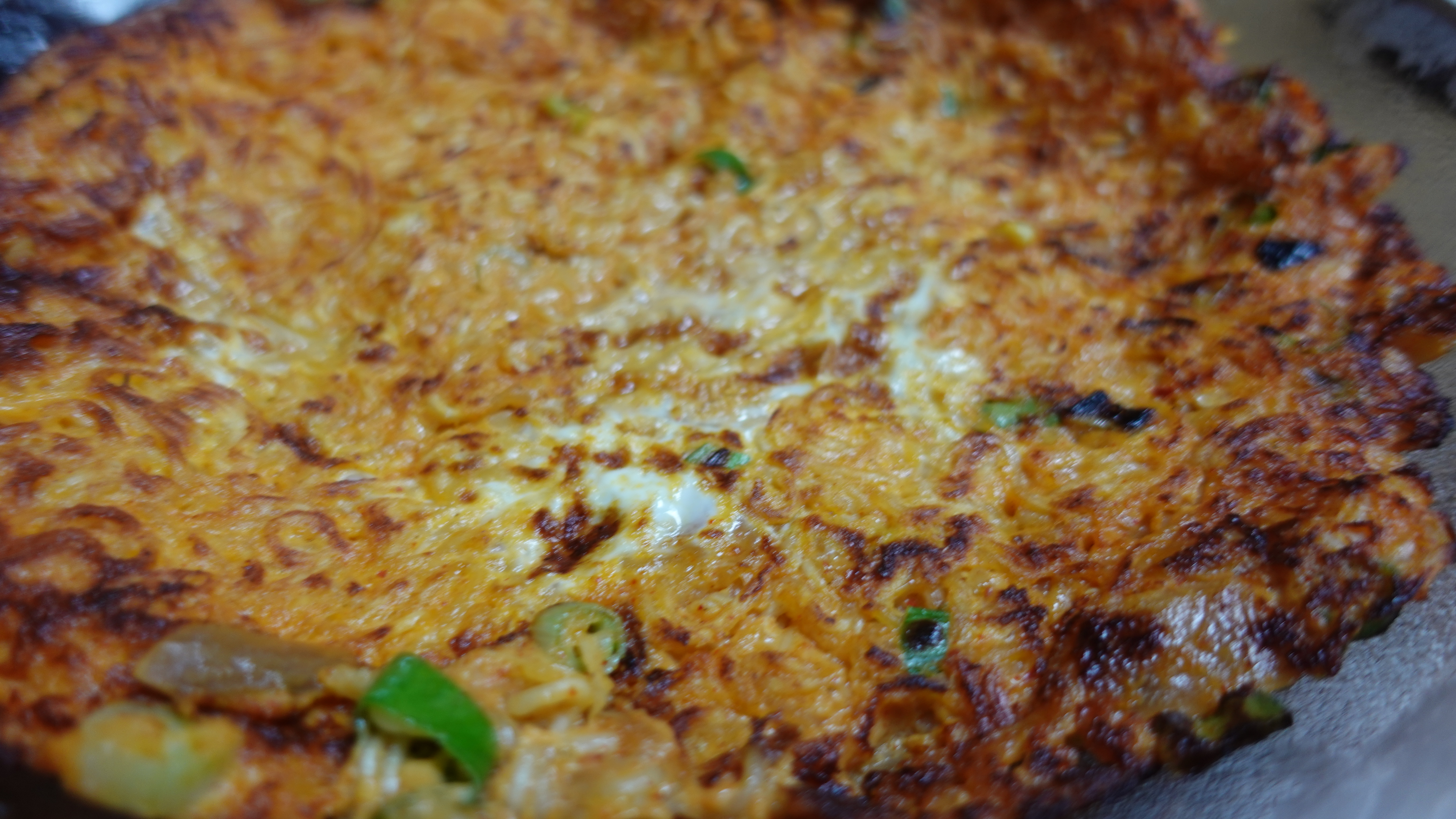 컵라면김치전-완성! 마요네즈에 찍어먹으면 또 다른 맛을 느낄 수 있어요.