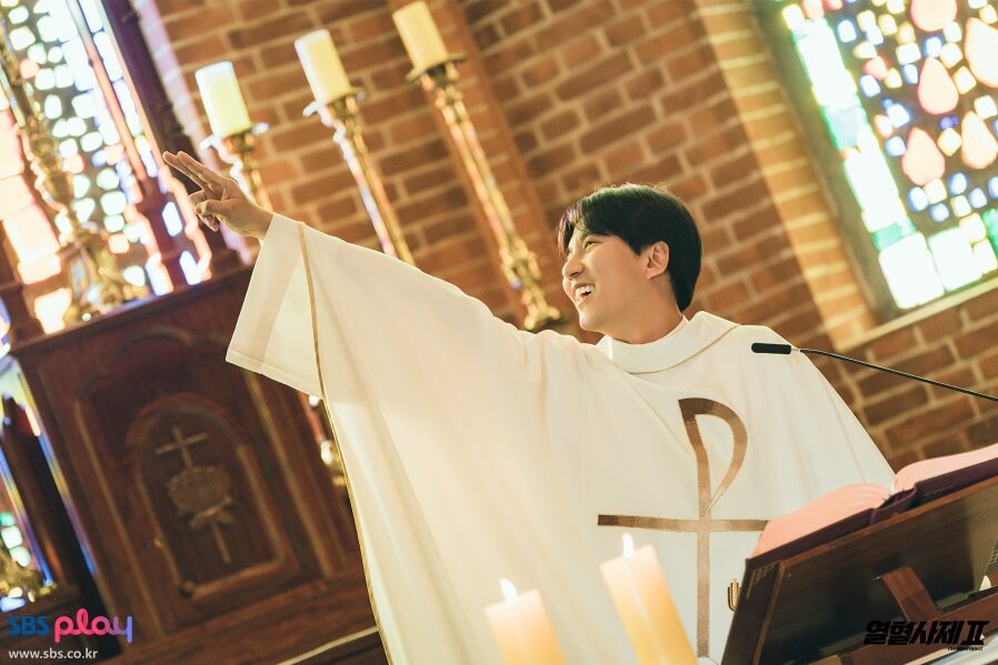 열혈사제2-김남길-스틸컷