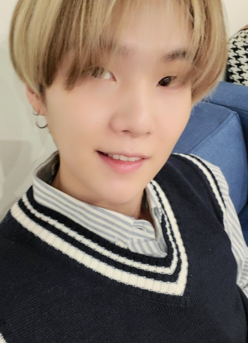  BTS 슈가, 근황+사복 패션 공개 '날씨 진짜 조타아'